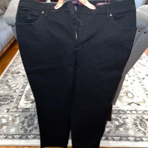 New Gloria Vanderbilt black Amanda jeans size 16P